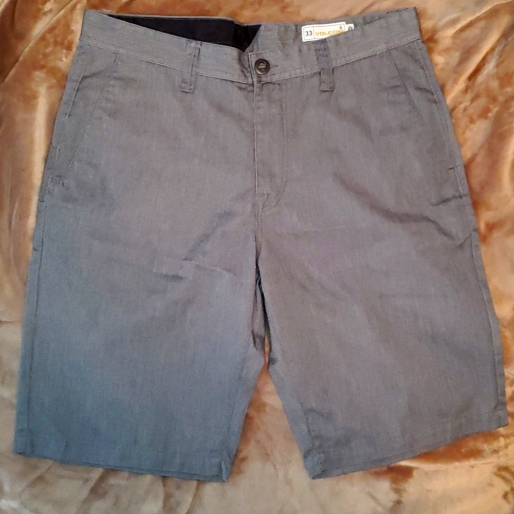 Men's Volcom shorts